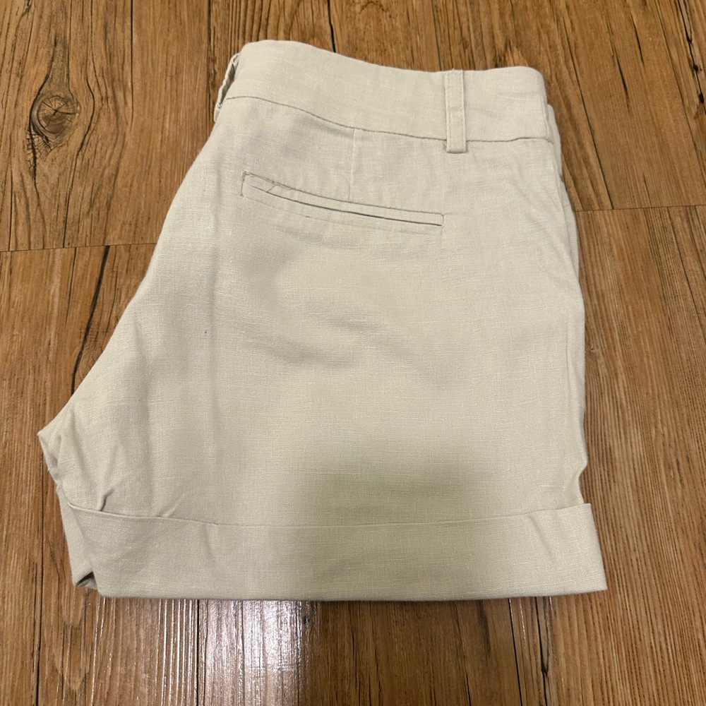 Urban Behavior Women's Cream Flat Front Shorts